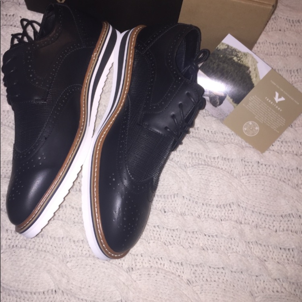 Men’s 11 Casual Oxfords